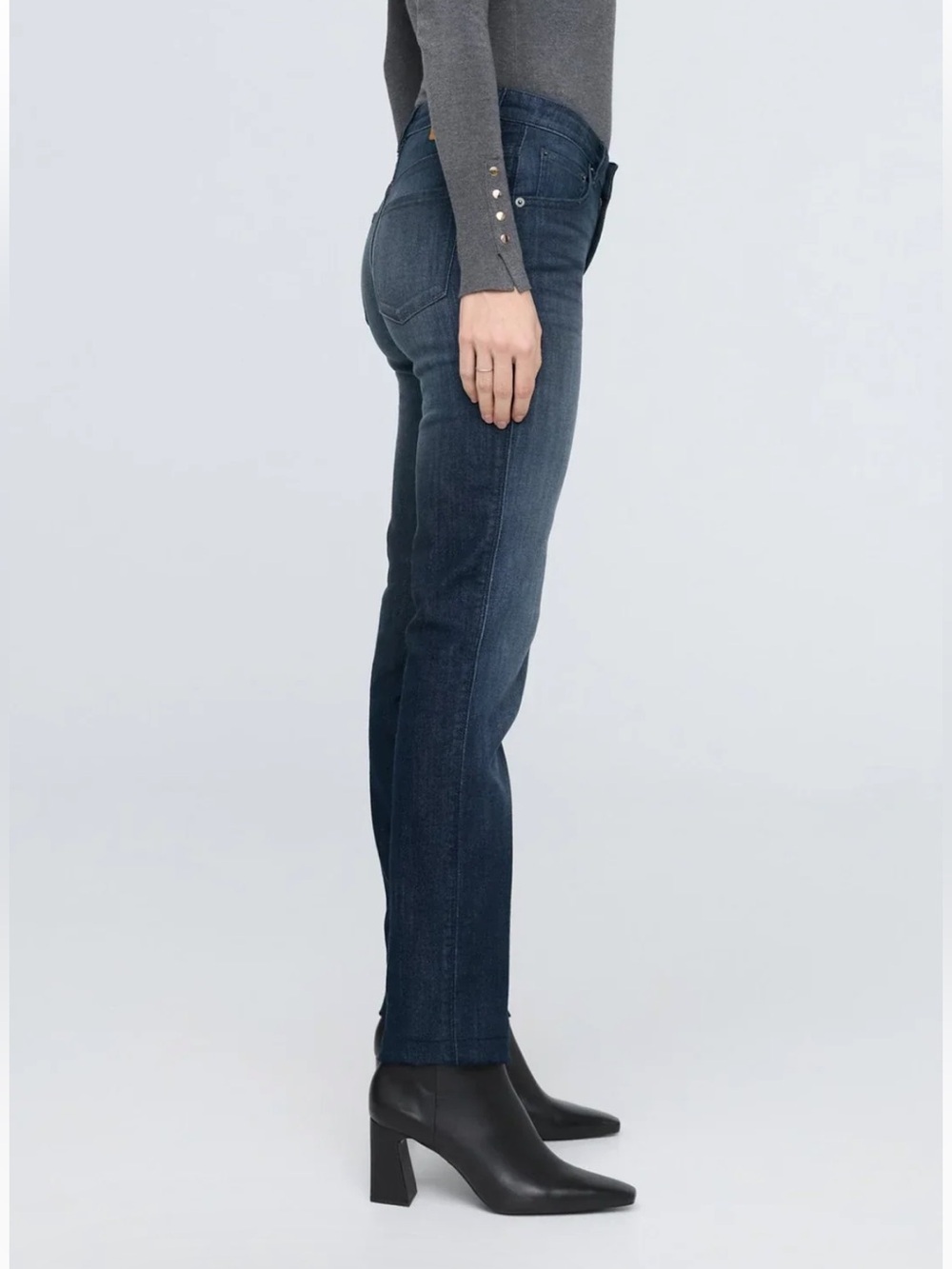 DUER Women’s Performance Denim Slim Straight Jeans — Size 26x30